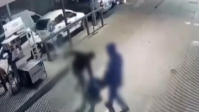 VIDEO | El brutal registro de hombre que fue apuñalado en el rostro y cuello en servicentro de Estación Central 