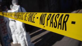 Mujer encontrada muerta en Santiago: habría caído de un edificio, pero tiene heridas cortopunzantes Mujer encontrada muerta en Santiago: habría caído de un edificio, pero tiene heridas cortopunzantes