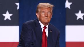 Trump dice que Israel debería "golpear" las instalaciones nucleares iraníes Trump dice que Israel debería "golpear" las instalaciones nucleares iraníes