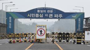 Corea del Norte hace estallar tramos de las carreteras hacia el Sur Corea del Norte hace estallar tramos de las carreteras hacia el Sur