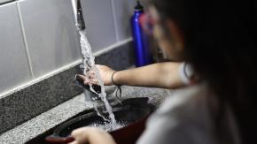 Declaran emergencia en Arica por contaminación en agua potable: Llaman a no consumirla Declaran emergencia en Arica por contaminación en agua potable: Llaman a no consumirla