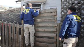 PDI busca a hombre que dejó gravemente herido a carabinero en Chiloé tras golpearlo con un fierro en la cabeza PDI busca a hombre que dejó gravemente herido a carabinero en Chiloé tras golpearlo con un fierro en la cabeza
