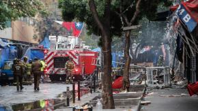 Se reactivan focos de incendio en Barrio Meiggs: llamas reaparecieron en una bodega Se reactivan focos de incendio en Barrio Meiggs: llamas reaparecieron en una bodega