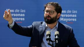 Oposición pide que citen a declarar al Presidente Boric por no denunciar que Monsalve revisó cámaras Oposición pide que citen a declarar al Presidente Boric por no denunciar que Monsalve revisó cámaras