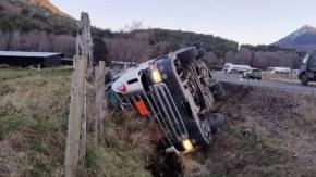 Dos camioneros argentinos murieron en Chile: Uno se volcó y el otro se infartó al intentar reanimarlo 
