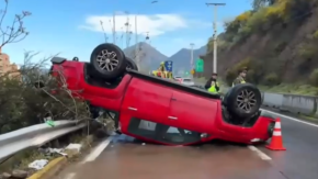 Camioneta terminó volcada en Vitacura: investigan exceso de velocidad