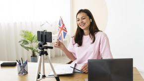 Estudio muestra cuánto puede aumentar el sueldo de los chilenos con un inglés avanzado Estudio muestra cuánto puede aumentar el sueldo de los chilenos con un inglés avanzado