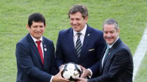 Presidente de federación de fútbol de Perú es detenido por una investigación fiscal de corrupción