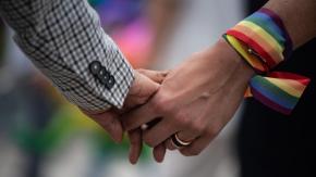 Hong Kong declara ilegales las restricciones a parejas homosexuales en temas de vivienda y herencia Hong Kong declara ilegales las restricciones a parejas homosexuales en temas de vivienda y herencia