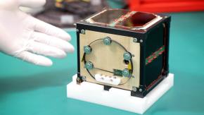 Lanzado al espacio el primer satélite hecho con madera Lanzado al espacio el primer satélite hecho con madera