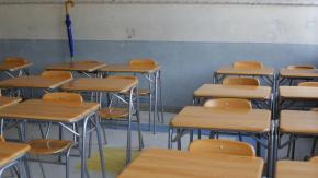 Prohíben funcionamiento de liceo en Chiloé tras detectar fecas de ratones en su interior Prohíben funcionamiento de liceo en Chiloé tras detectar fecas de ratones en su interior