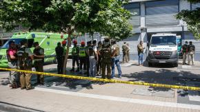 Tras larga espera: trabajadora de AFP que estaba tomada como rehén en Las Condes fue rescatada con vida Tras larga espera: trabajadora de AFP que estaba tomada como rehén en Las Condes fue rescatada con vida