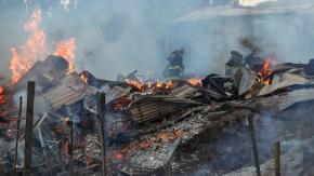 Vecinos acusan lanzamiento de molotov: Qué se sabe del voraz incendio en campamento de La Florida Vecinos acusan lanzamiento de molotov: Qué se sabe del voraz incendio en campamento de La Florida