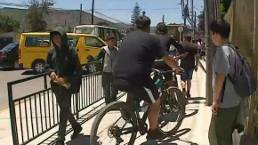 Ciclovía deja sin entrada a estudiantes de colegio en Melipilla