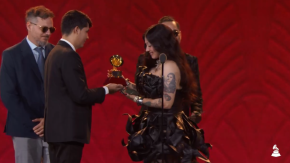 Gracias a 'Autopoiética': Mon Laferte gana "Mejor Álbum Alternativo" en los Latin Grammy 2024