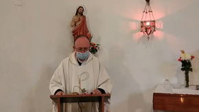 Delincuente apuñala a sacerdote al interior de una iglesia en Quilicura 