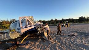 VIDEO | Un helicóptero capotó mientras combatía incendio en Rauco