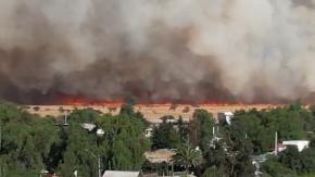 Alerta SAE ante incendio en Tiltil: Fuego amenaza a viviendas