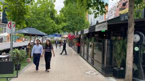 Crónica de la pelea en Isidora Goyenechea: vecinos y dueños de restaurantes se enfrentan por uso de veredas en Sanhattan