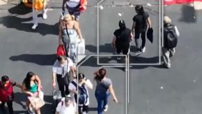 Reportajes T13: El ataque de "Las Leonas" que roban en casco histórico de Santiago