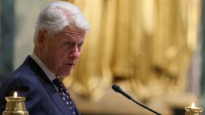 El expresidente de Estados Unidos, Bill Clinton, se encuentra hospitalizado con fiebre