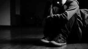 Niño de 10 años quedó empalado en colegio de Santiago: mamá acusa bullying y colegio habla de "accidente escolar" Niño de 10 años quedó empalado en colegio de Santiago: mamá acusa bullying y colegio habla de "accidente escolar"