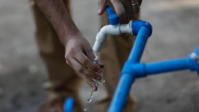 HOY inicia el corte de agua en Santiago: revisa los puntos de abastecimiento