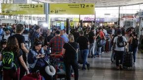 Gremio de aerolíneas acusa que la "crisis en el aeropuerto de Santiago sigue agravándose" Gremio de aerolíneas acusa que la "crisis en el aeropuerto de Santiago sigue agravándose"