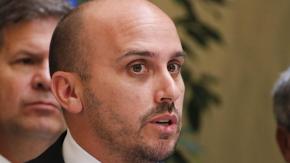 Diputado Longton contra empresarios por regularización acotada de migrantes: “Piensan en tener mano de obra barata” Diputado Longton contra empresarios por regularización acotada de migrantes: “Piensan en tener mano de obra barata”