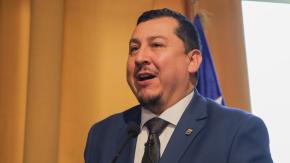 "Te vamos a balear la muni": Alcalde de Concepción denuncia amenazas tras negarse a partido de Colo-Colo vs. La U "Te vamos a balear la muni": Alcalde de Concepción denuncia amenazas tras negarse a partido de Colo-Colo vs. La U