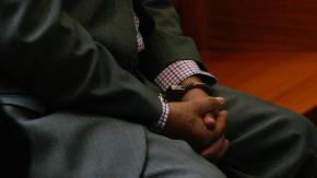 Condenan a presidio perpetuo y otros 15 años de cárcel a pedófilo que violaba a su hijastra en Chillán Condenan a presidio perpetuo y otros 15 años de cárcel a pedófilo que violaba a su hijastra en Chillán