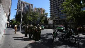 Delincuentes robaron departamento en Santiago: amenazaron a víctima con armas y objetos contundentes
