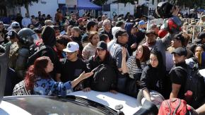 Caos en Barrio Meiggs por enrolamiento de migrantes Caos en Barrio Meiggs por enrolamiento de migrantes