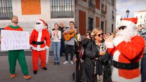 David Bisbal sorprende a transeúntes cantando villancicos camuflado bajo un disfraz de "Viejito Pascuero"
