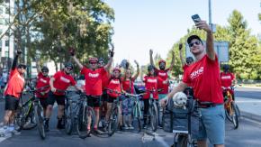 Ciclista alemán viajó en bicicleta desde Ecuador a Chile para juntar fondos para pacientes con cáncer de sangre