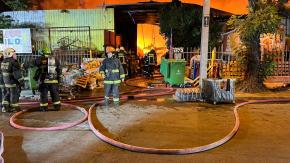 Incendio afecta a bodegas de textiles en Estación Central