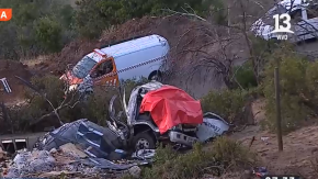 Cayeron desde 60 metros: Dos muertos tras desbarrancamiento de camión en Lo Barnechea