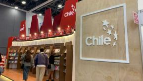 Chile gana el premio al mejor stand categoría Oro en la Feria Internacional del Libro de Guadalajara 2024