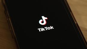 Qué es el ‘Youtube Naranja’, la tendencia de TikTok que es un peligro para los menores (y sus riesgos) Qué es el ‘Youtube Naranja’, la tendencia de TikTok que es un peligro para los menores (y sus riesgos)