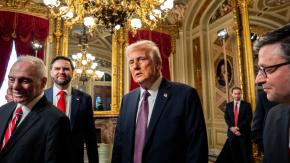 Trump firma un decreto para sacar la "ideología transgénero" del ejército