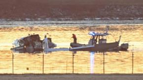 Descartan "que haya sobrevivientes" tras choque entre avión y helicóptero en Washington Descartan "que haya sobrevivientes" tras choque entre avión y helicóptero en Washington