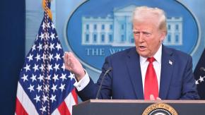 Trump apunta a las políticas de diversidad de Obama y Biden por accidente aéreo en Washington Trump apunta a las políticas de diversidad de Obama y Biden por accidente aéreo en Washington