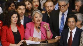 Ministra Jara: "Esta reforma le cambia la cara a lo que la dictadura le hizo a nuestro país en 1981" Ministra Jara: "Esta reforma le cambia la cara a lo que la dictadura le hizo a nuestro país en 1981"