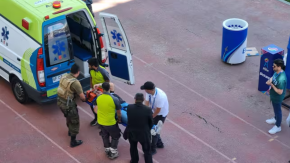 Hincha de Coquimbo Unido cayó desde la tribuna mientras se desarrollaba amistoso con U de Chile Hincha de Coquimbo Unido cayó desde la tribuna mientras se desarrollaba amistoso con U de Chile