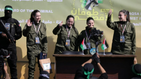 Hamás libera a cuatro mujeres militares israelíes cautivas en Gaza