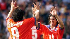 Iván Zamorano y Marcelo Salas concuerdan con quién es el mejor jugador de la historia de Chile Iván Zamorano y Marcelo Salas concuerdan con quién es el mejor jugador de la historia de Chile