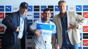 Gary Medel se saca la jineta de la UC en su presentación oficial: "Ya tenemos un capitán" Gary Medel se saca la jineta de la UC en su presentación oficial: "Ya tenemos un capitán"