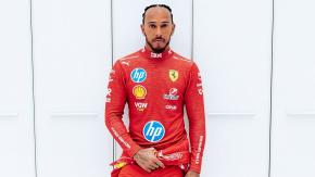 "Primera vez de rojo": Lewis Hamilton ya posa con los colores de Ferrari y hace temblar la Fórmula 1