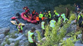 Confirman hallazgo de cadáveres de los dos jóvenes desaparecidos en río Ñuble: se lanzaron para rescatar a su madre