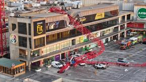 Grúa cae sobre centro comercial en Arica: Hay una persona muerta Grúa cae sobre centro comercial en Arica: Hay una persona muerta